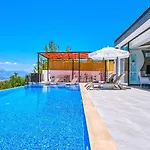Uezuemlue 2 Bedroom Secluded With Private Pool Hot Tub
