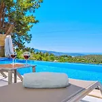 Uezuemlue 2 Bedroom Secluded With Private Pool Hot Tub *