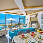 Uezuemlue 2 Bedroom Secluded With Private Pool Hot Tub