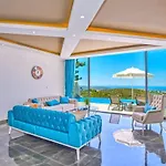 Uezuemlue 2 Bedroom Secluded With Private Pool Hot Tub Vilă