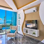 Uezuemlue 2 Bedroom Secluded With Private Pool Hot Tub *