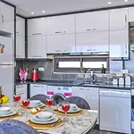 Vilă Uezuemlue 2 Bedroom Secluded With Private Pool Hot Tub Kalkan