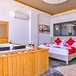 Vilă Uezuemlue 2 Bedroom Secluded With Private Pool Hot Tub *