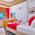Uezuemlue 2 Bedroom Secluded With Private Pool Hot Tub *