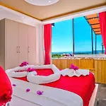 Uezuemlue 2 Bedroom Secluded With Private Pool Hot Tub *