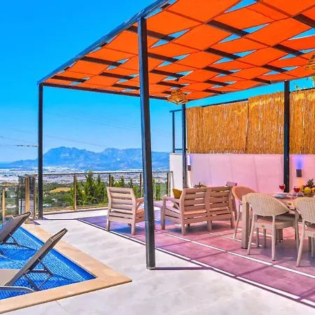 Vilă Uezuemlue 2 Bedroom Secluded With Private Pool Hot Tub