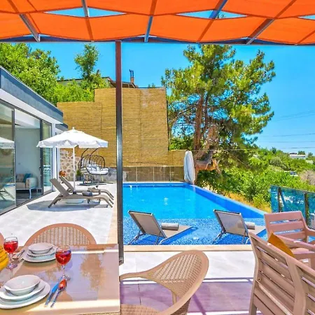Uezuemlue 2 Bedroom Secluded With Private Pool Hot Tub Vilă