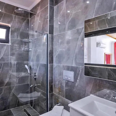 Vilă Uezuemlue 2 Bedroom Secluded With Private Pool Hot Tub *