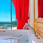 Uezuemlue 2 Bedroom Secluded With Private Pool Hot Tub קלקן