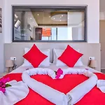 וילה Uezuemlue 2 Bedroom Secluded With Private Pool Hot Tub *