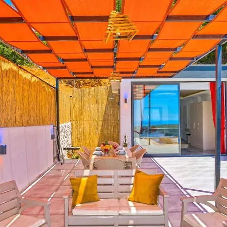 Uezuemlue 2 Bedroom Secluded With Private Pool Hot Tub Villa *