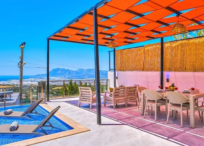 Villa Uezuemlue 2 Bedroom Secluded With Private Pool Hot Tub
