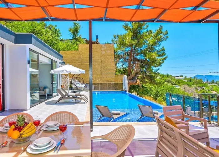Uezuemlue 2 Bedroom Secluded With Private Pool Hot Tub Villa