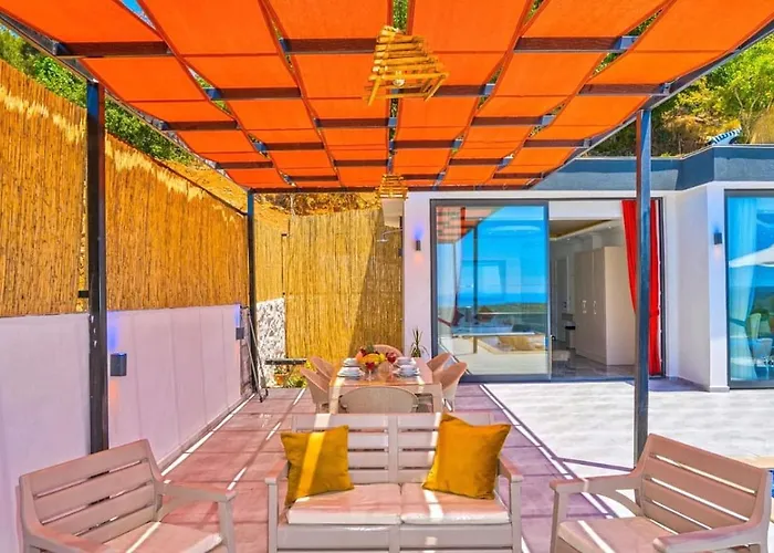 Uezuemlue 2 Bedroom Secluded With Private Pool Hot Tub Villa *
