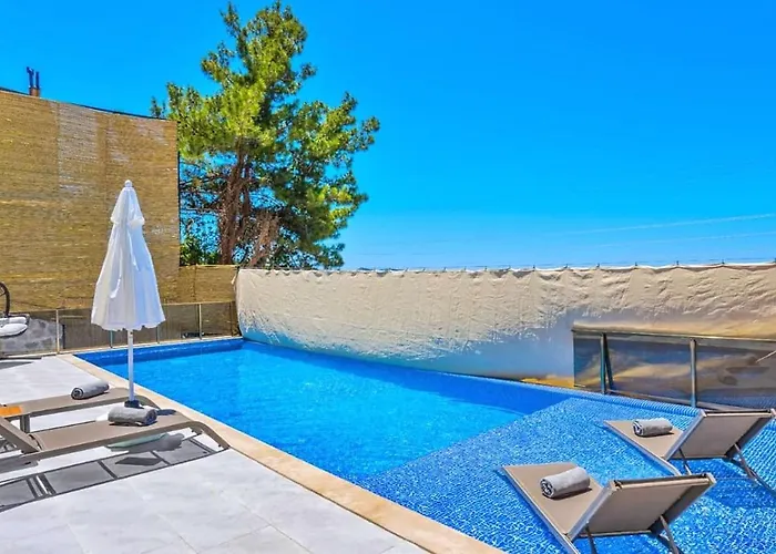 Uezuemlue 2 Bedroom Secluded With Private Pool Hot Tub