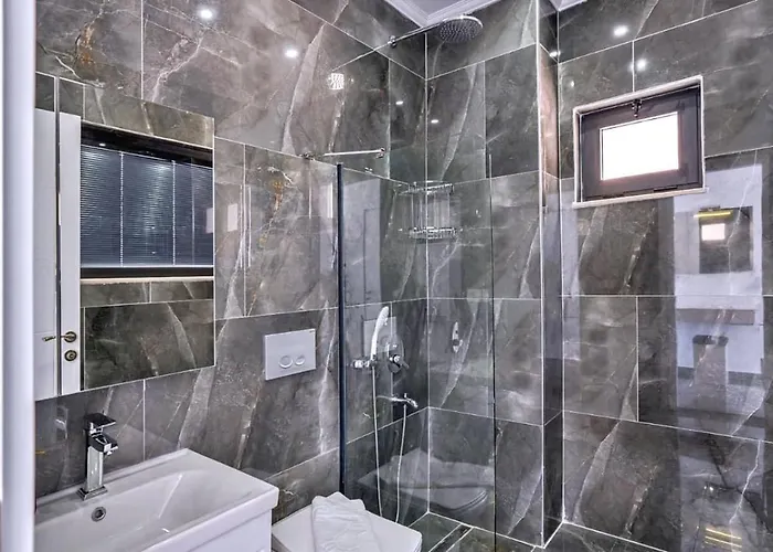 Uezuemlue 2 Bedroom Secluded With Private Pool Hot Tub