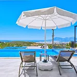 Вилла Uezuemlue 2 Bedroom Secluded With Private Pool Hot Tub Калкан