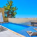 Uezuemlue 2 Bedroom Secluded With Private Pool Hot Tub