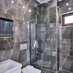 Uezuemlue 2 Bedroom Secluded With Private Pool Hot Tub